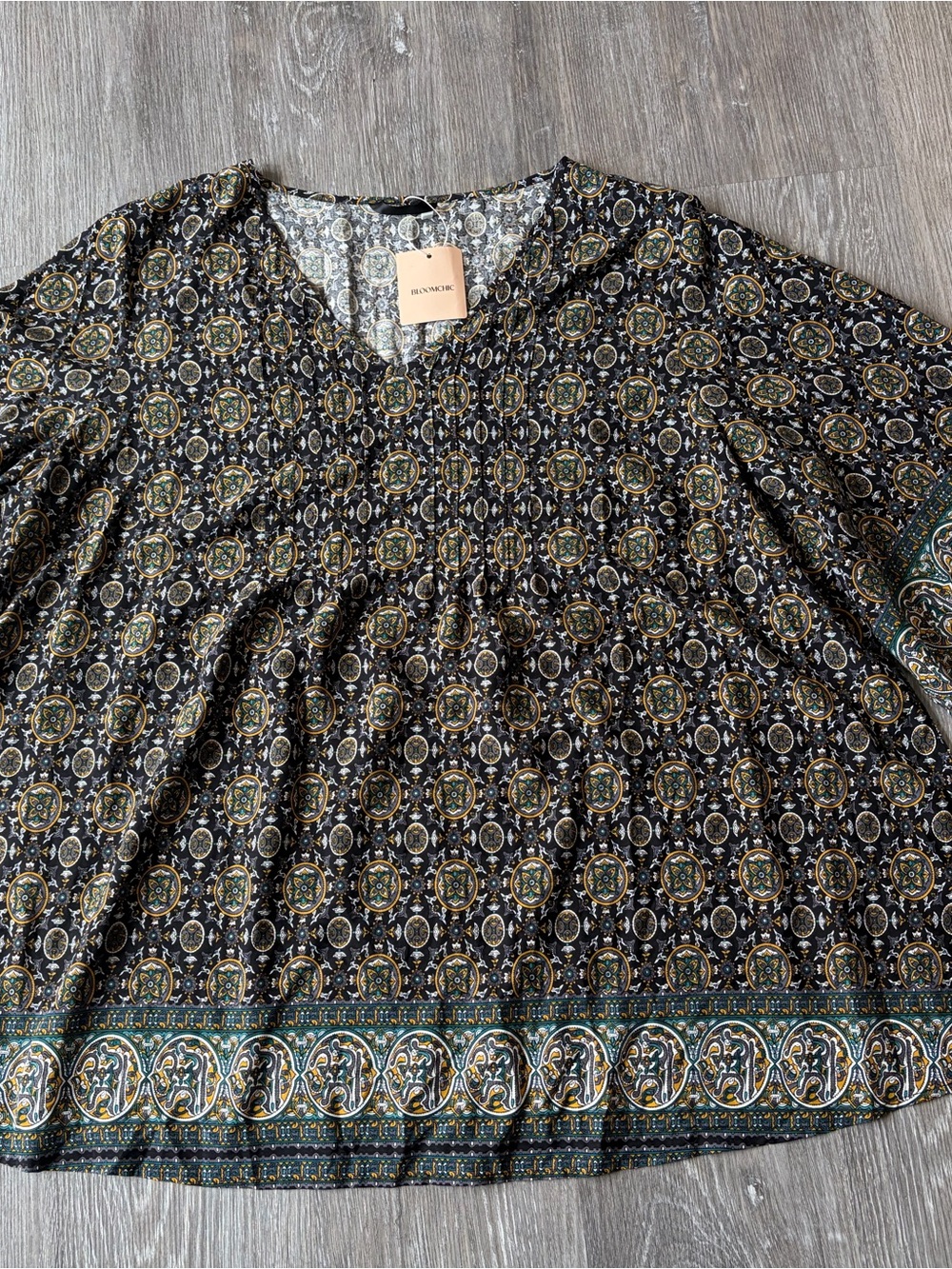 NWT BloomChic plus size blouse size 22/24